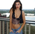 Alania Leopard Print V-Neck Crop Top [T1W65ZEO]