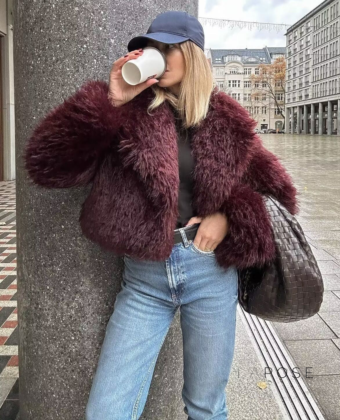Anniyah Cropped Faux Fur Jacket [WETFLDZM]