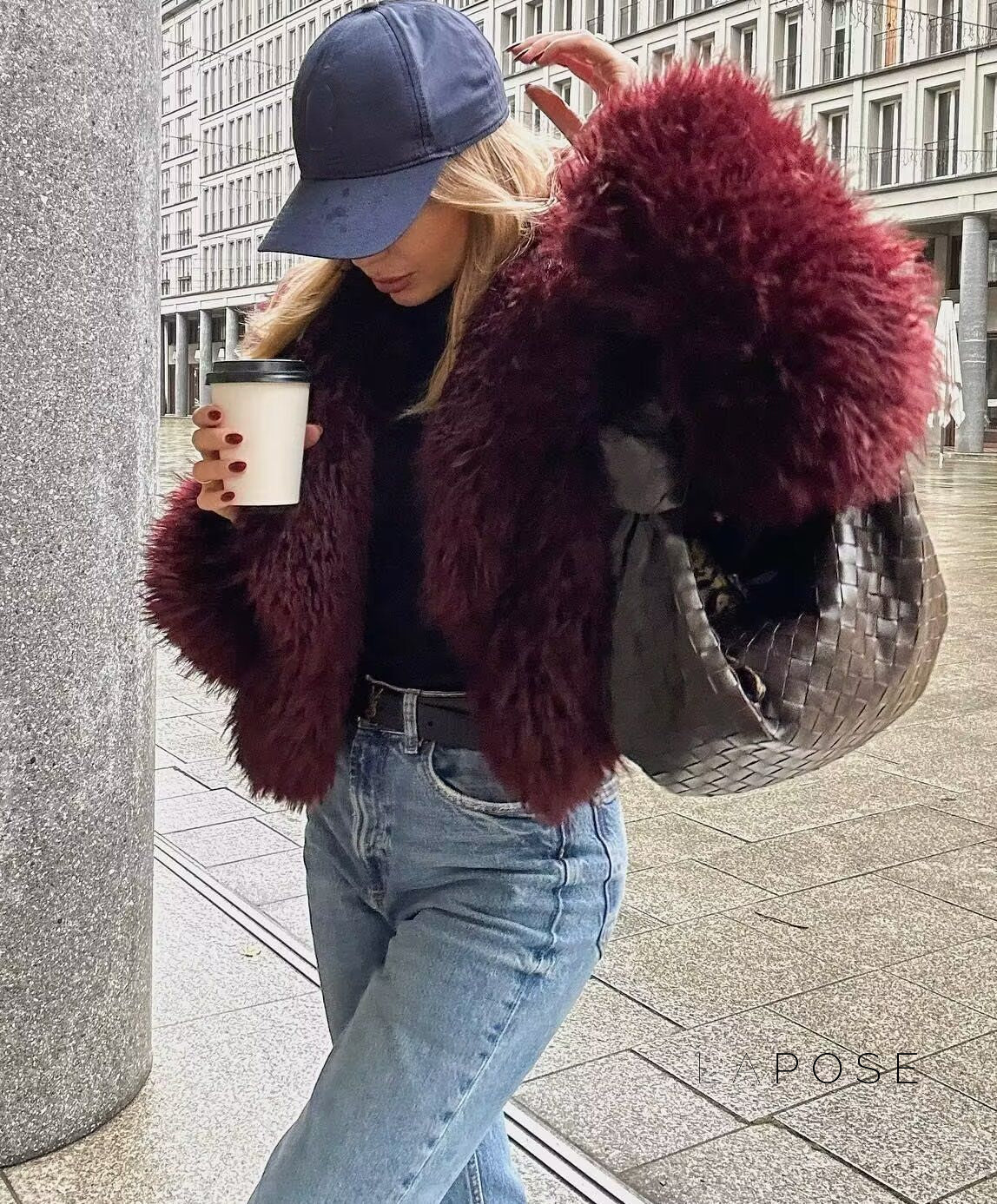 Anniyah Cropped Faux Fur Jacket [1XE7ARAH]