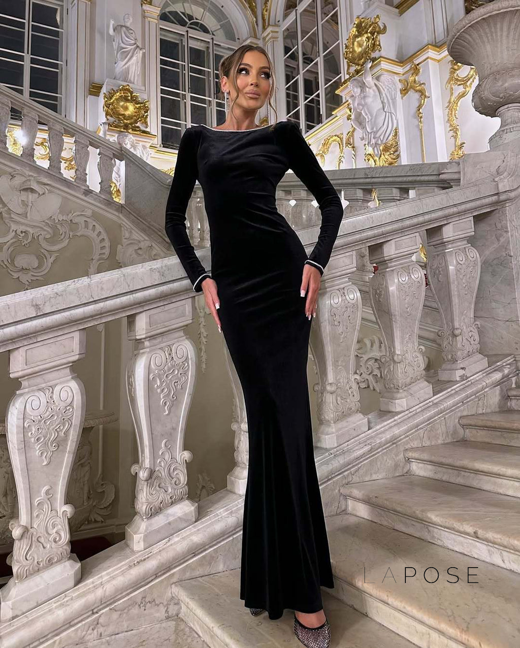 Aster Velvet Backless Maxi Dress [4L3MPHJF]