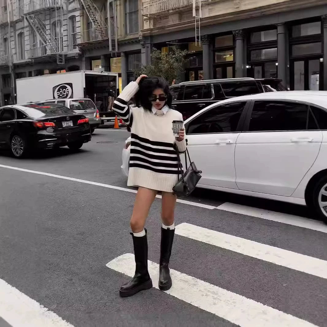 LaPose - Braeleigh Striped Oversized Knit Sweater - Black and White Stripes Color
