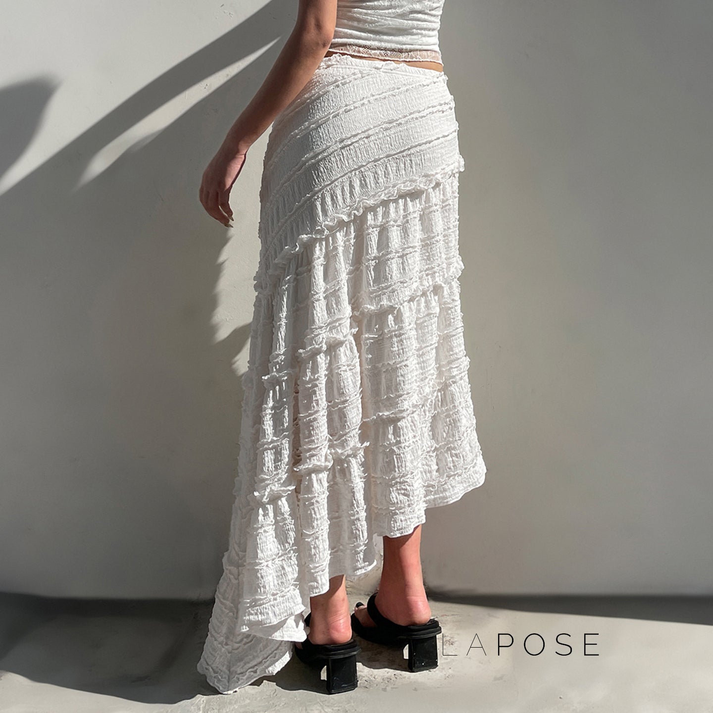 Bryn Ruffle Asymmetric Maxi Skirt [DVQC4UJP]