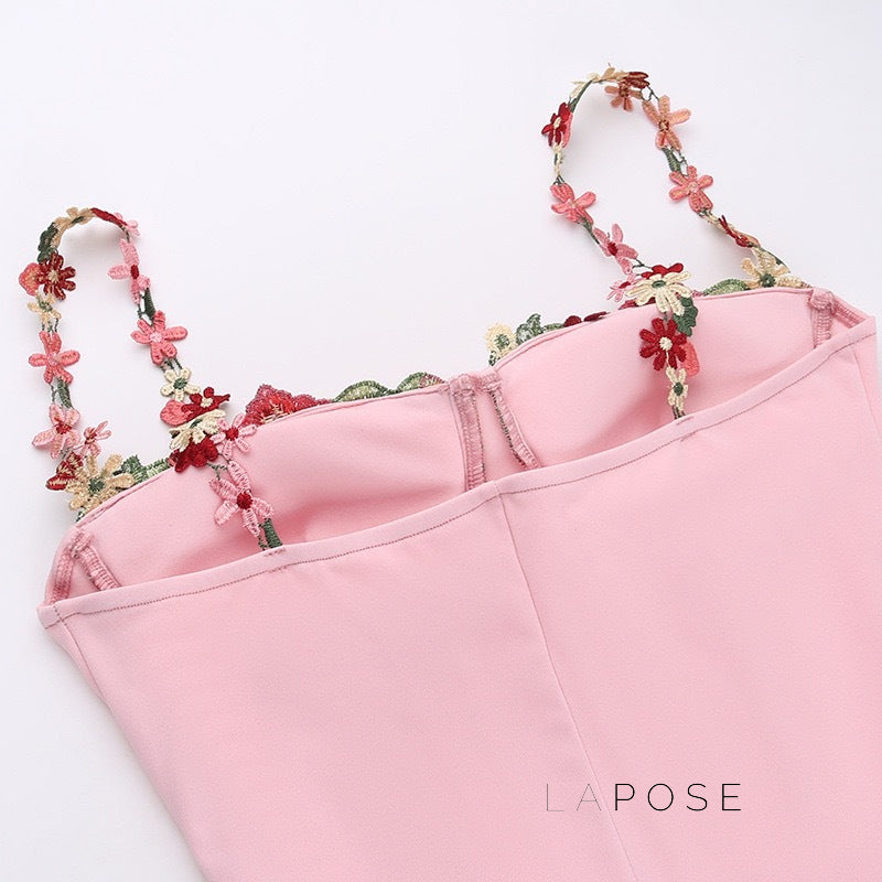 Corrine Floral Embroidered Maxi Dress [S0K7ZNQ0]