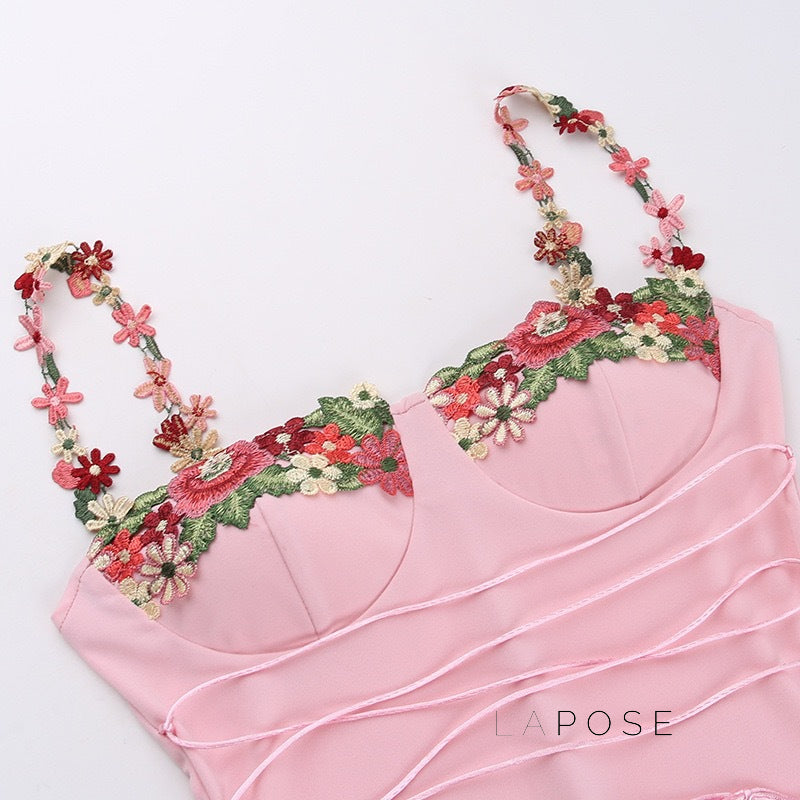 Corrine Floral Embroidered Maxi Dress [K64HZQ5V]