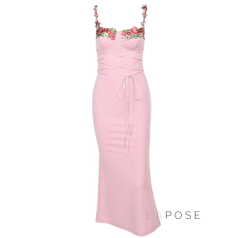Corrine Floral Embroidered Maxi Dress [G0THCH3M]