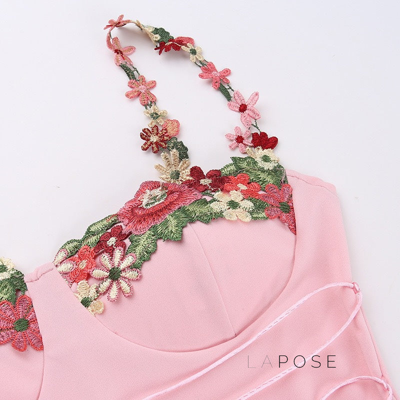 Corrine Floral Embroidered Maxi Dress [23PIXZSG]