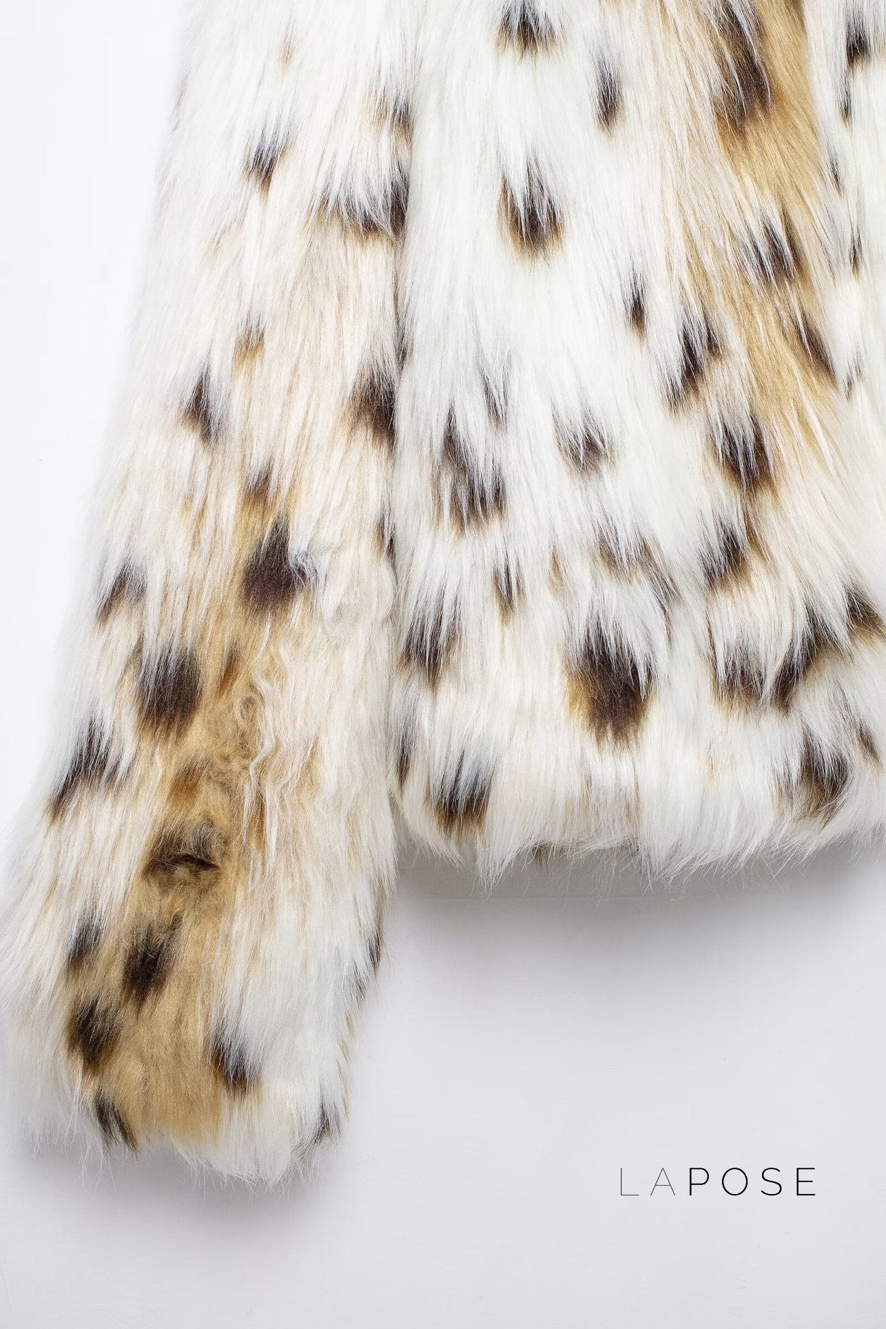 Dania Striped Faux Fur Jacket [RYZ6AYFE]
