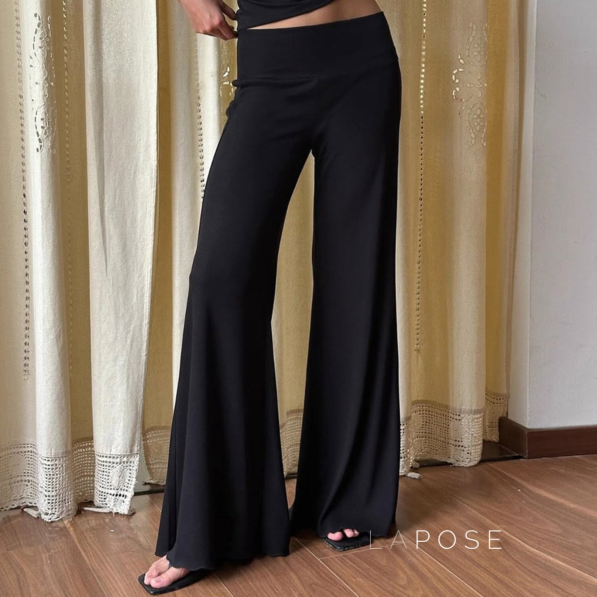 Delylah Low-Rise Wavy Flared Pants [0ID3YT47]