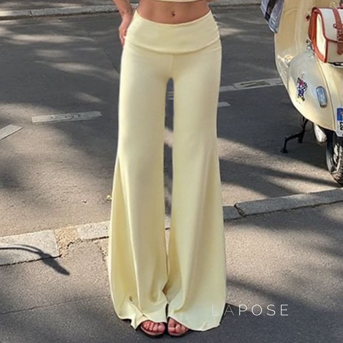 Delylah Low-Rise Wavy Flared Pants [QWIDS9IN]