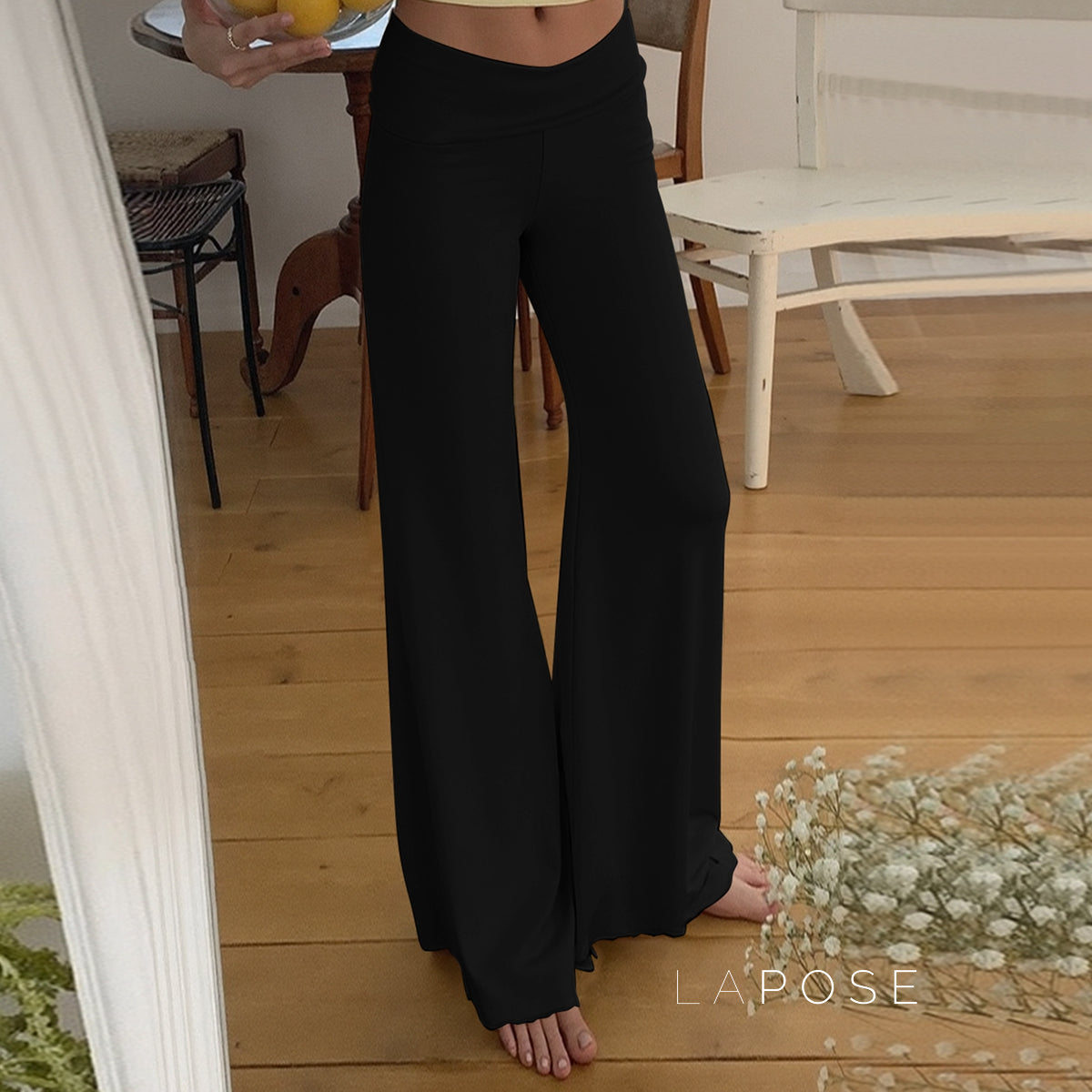 Delylah Low-Rise Wavy Flared Pants [V2LX9F3X]