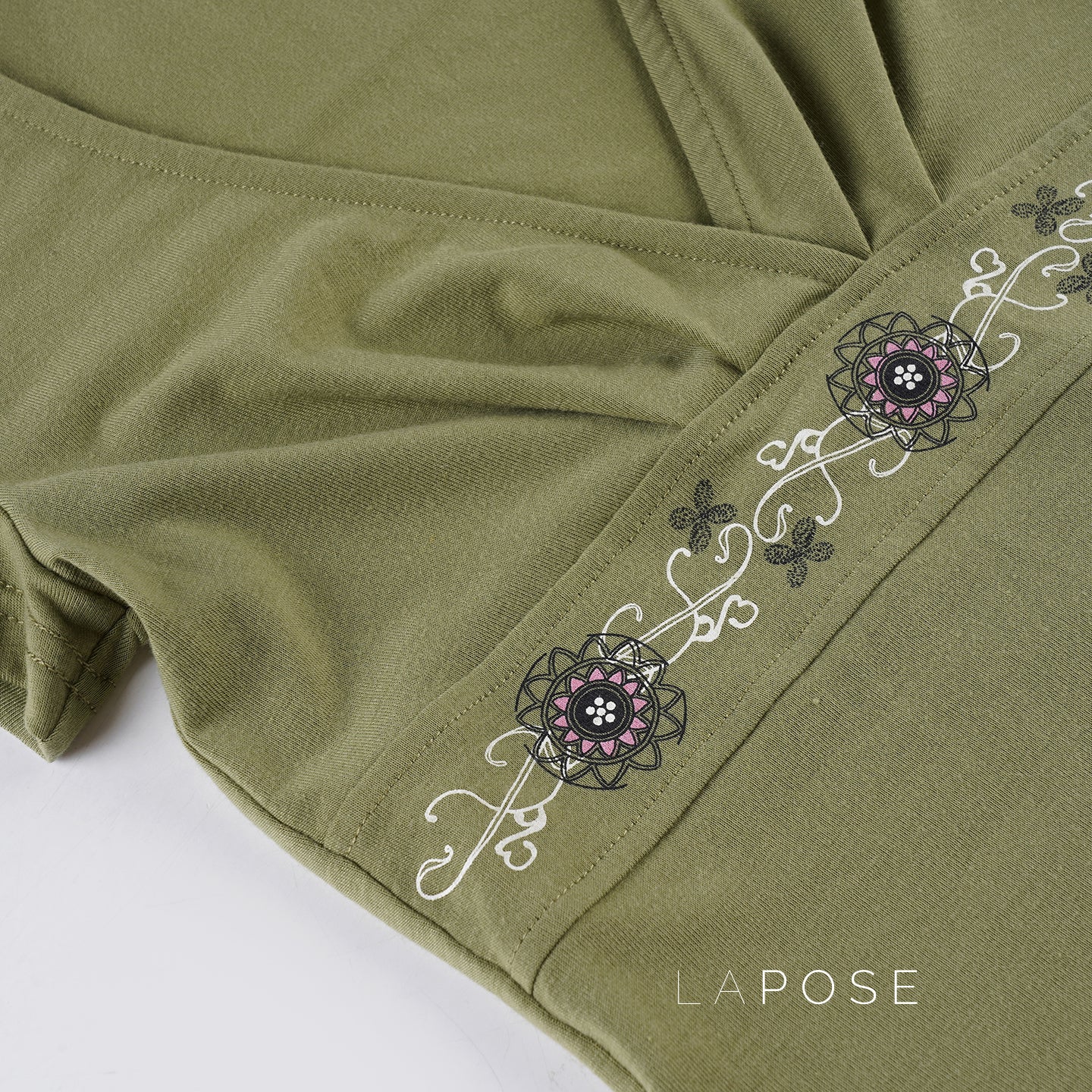 Elyzabeth Floral V-Neck Top [5MOLMZX9]