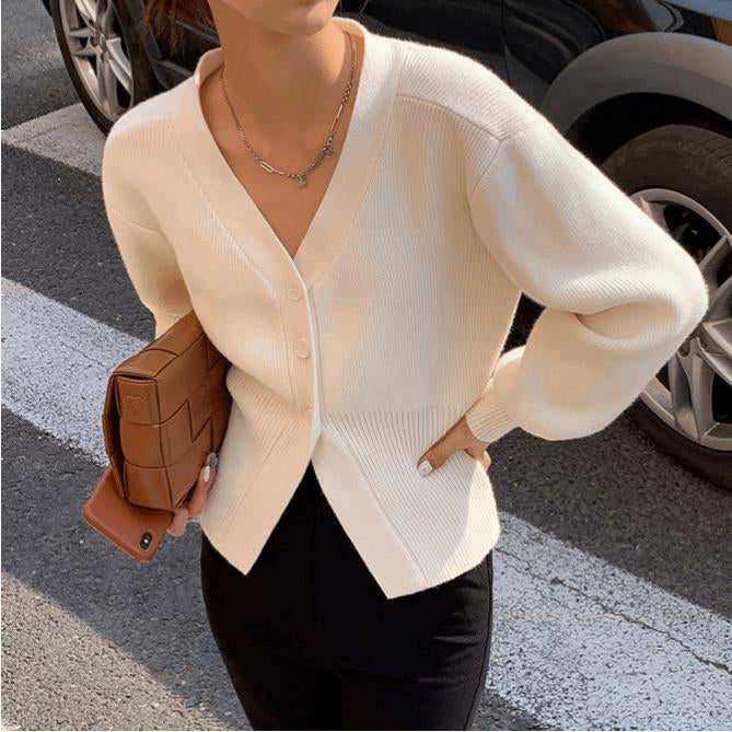 Embry V-Neck Knit Cardigan [NQKDWAGI]