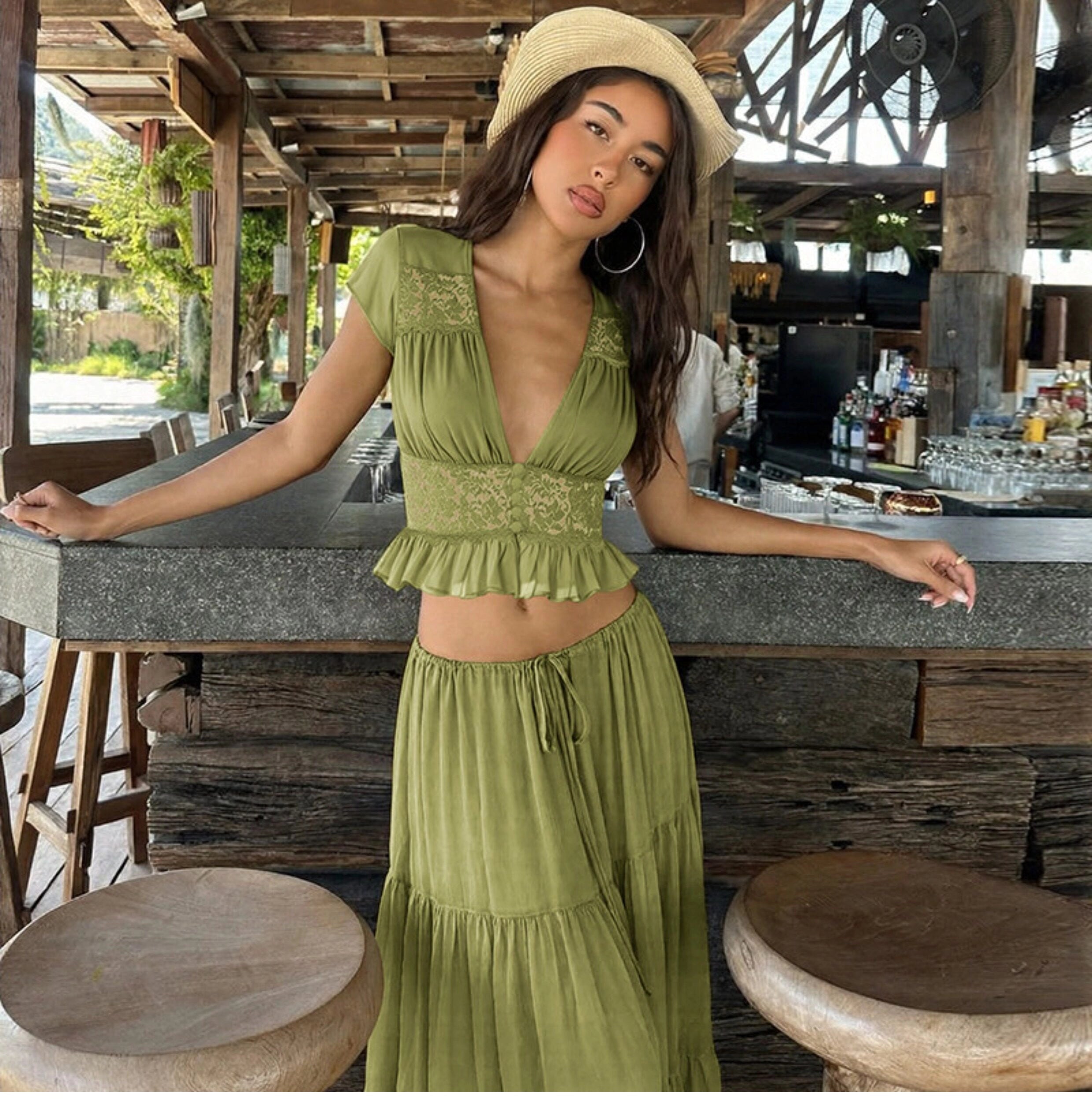 Lace V-Neck Two-Piece Skirt Set [A0EFKXLR]