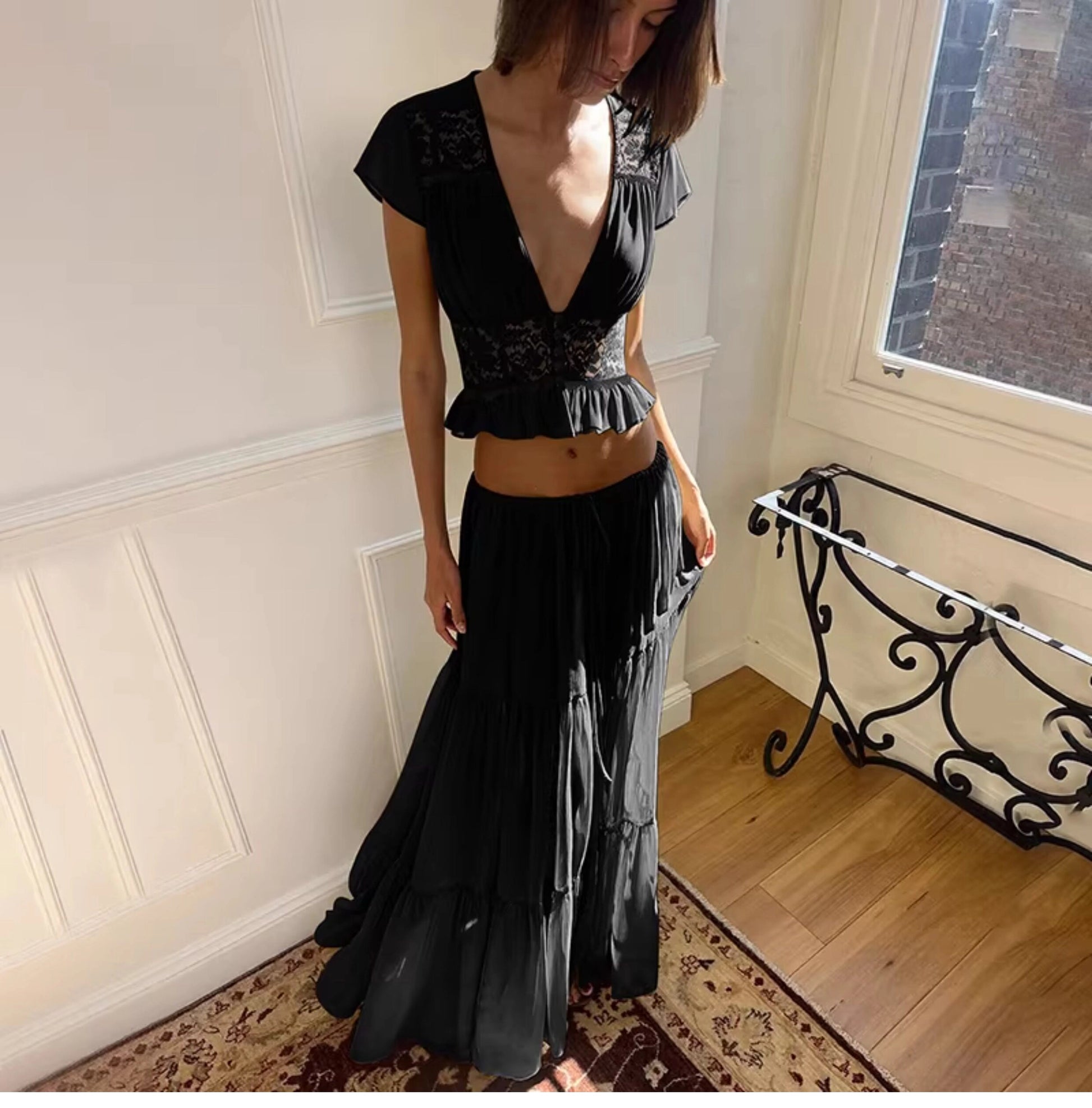 Lace V-Neck Two-Piece Skirt Set [28QSSUS0]