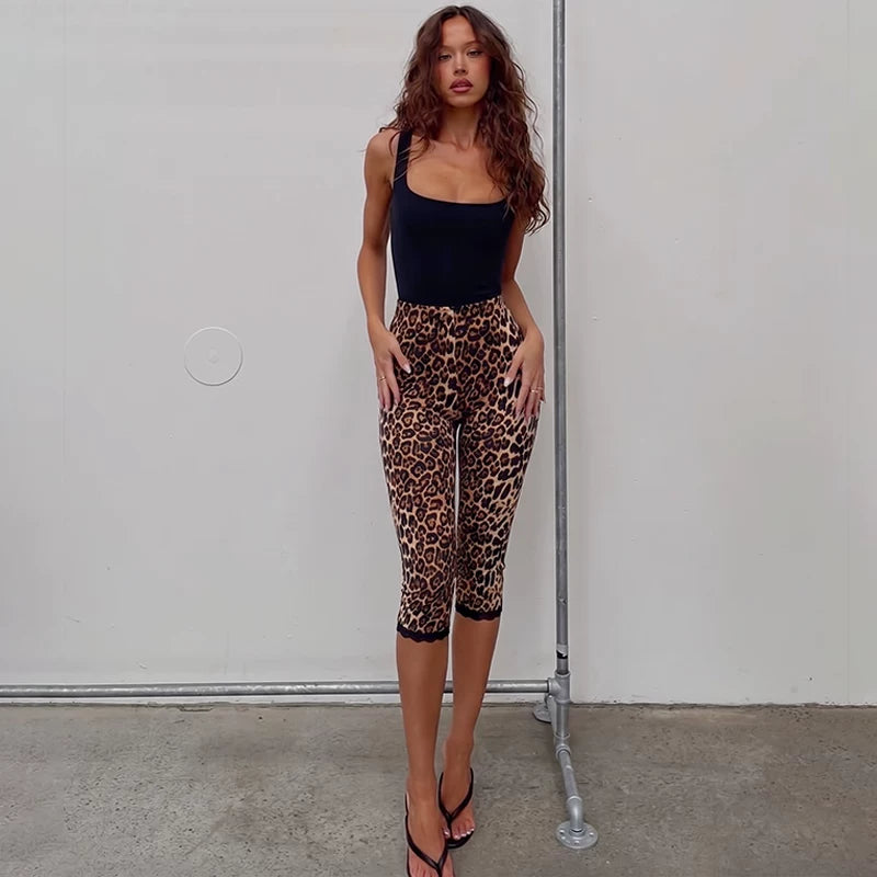 LaPose - Leilany Lace Trim Capri Leggings