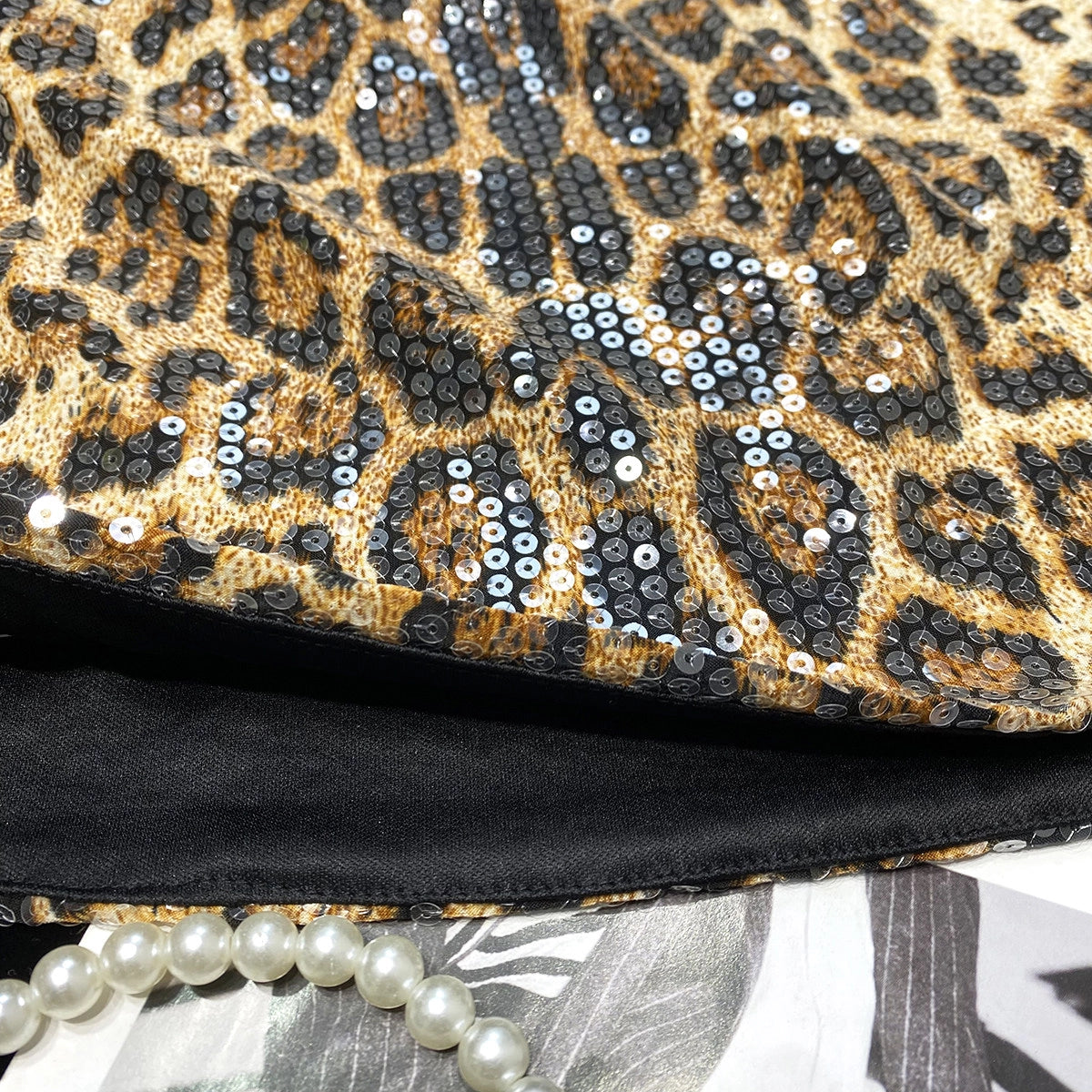 Leopard Sequin Low-Waist Mini Skirt [OVM2CB9Q]