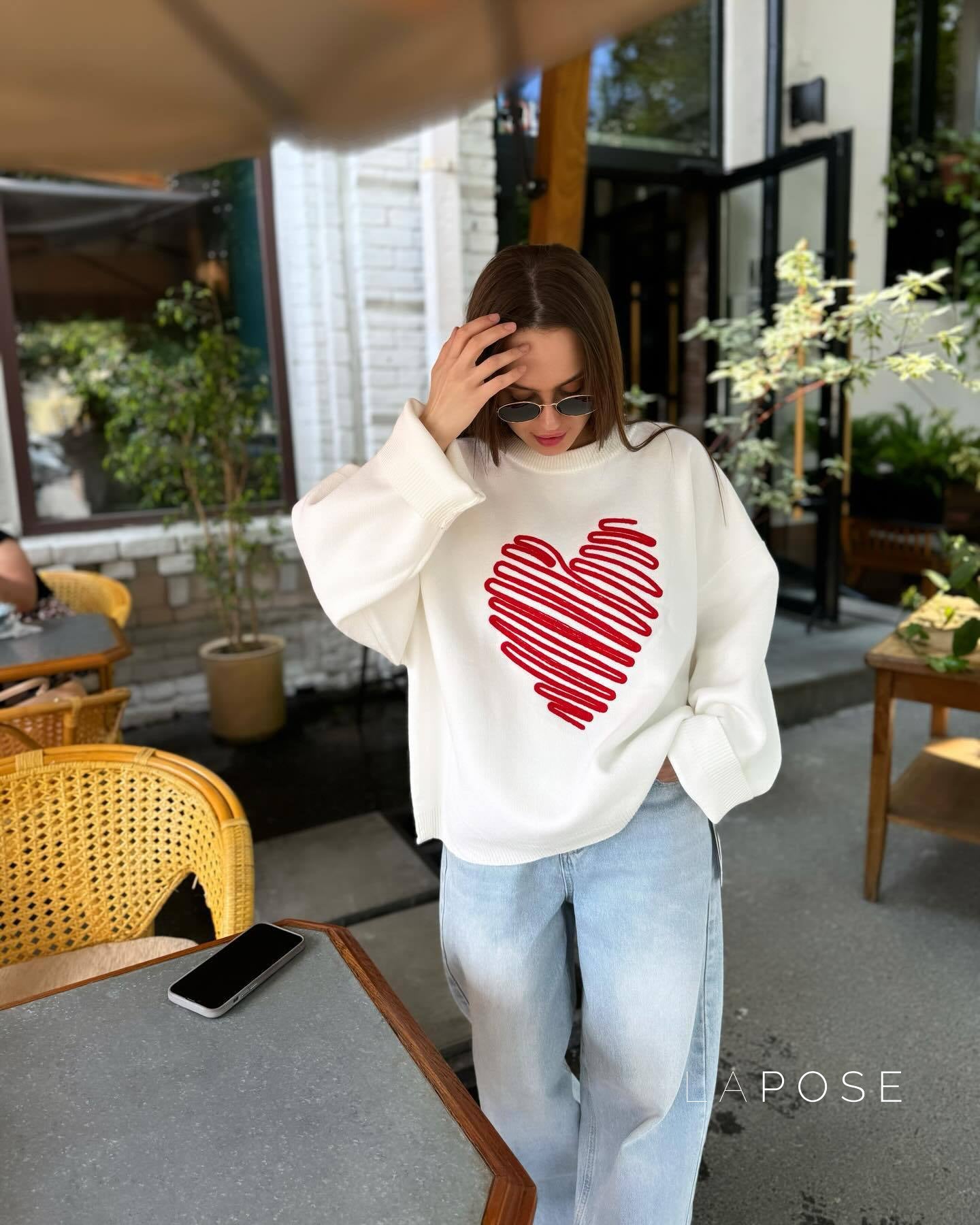 Makenzie Loose Heart Pullover Sweater [X1NCGD0Q]