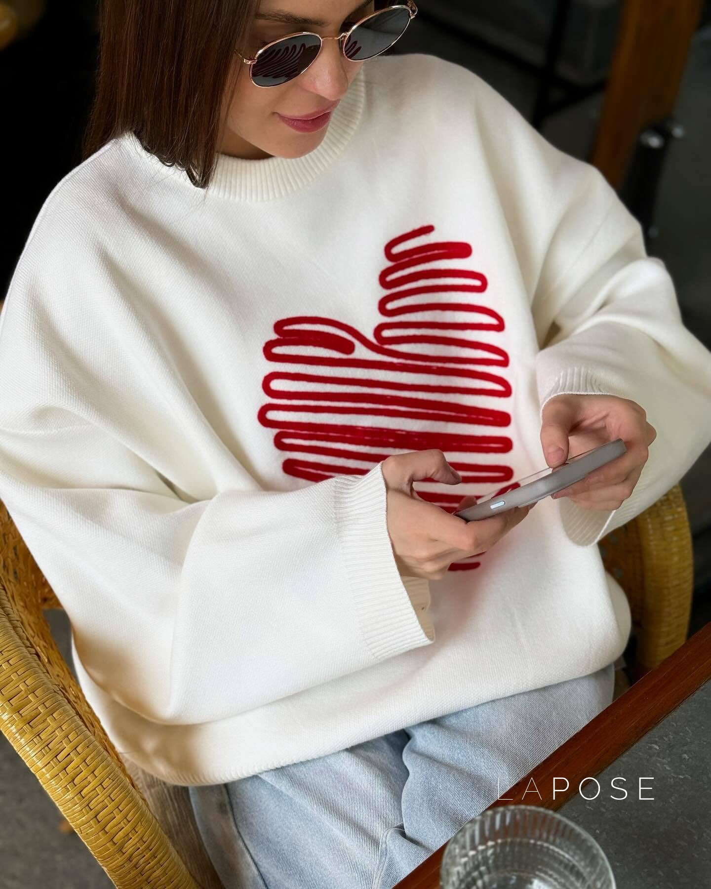 Makenzie Loose Heart Pullover Sweater [SEJ2JFFZ]