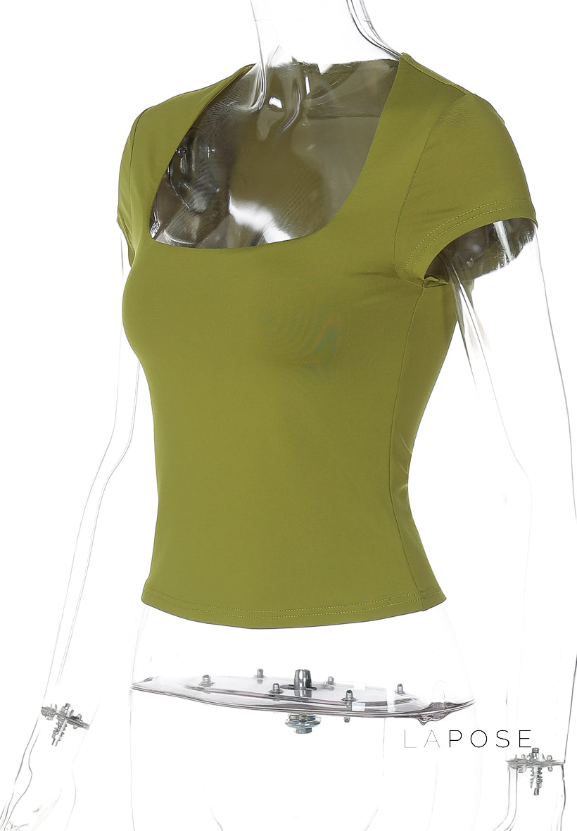 Nasra Flutter Sleeve Crop Top [DKC5JE3H]