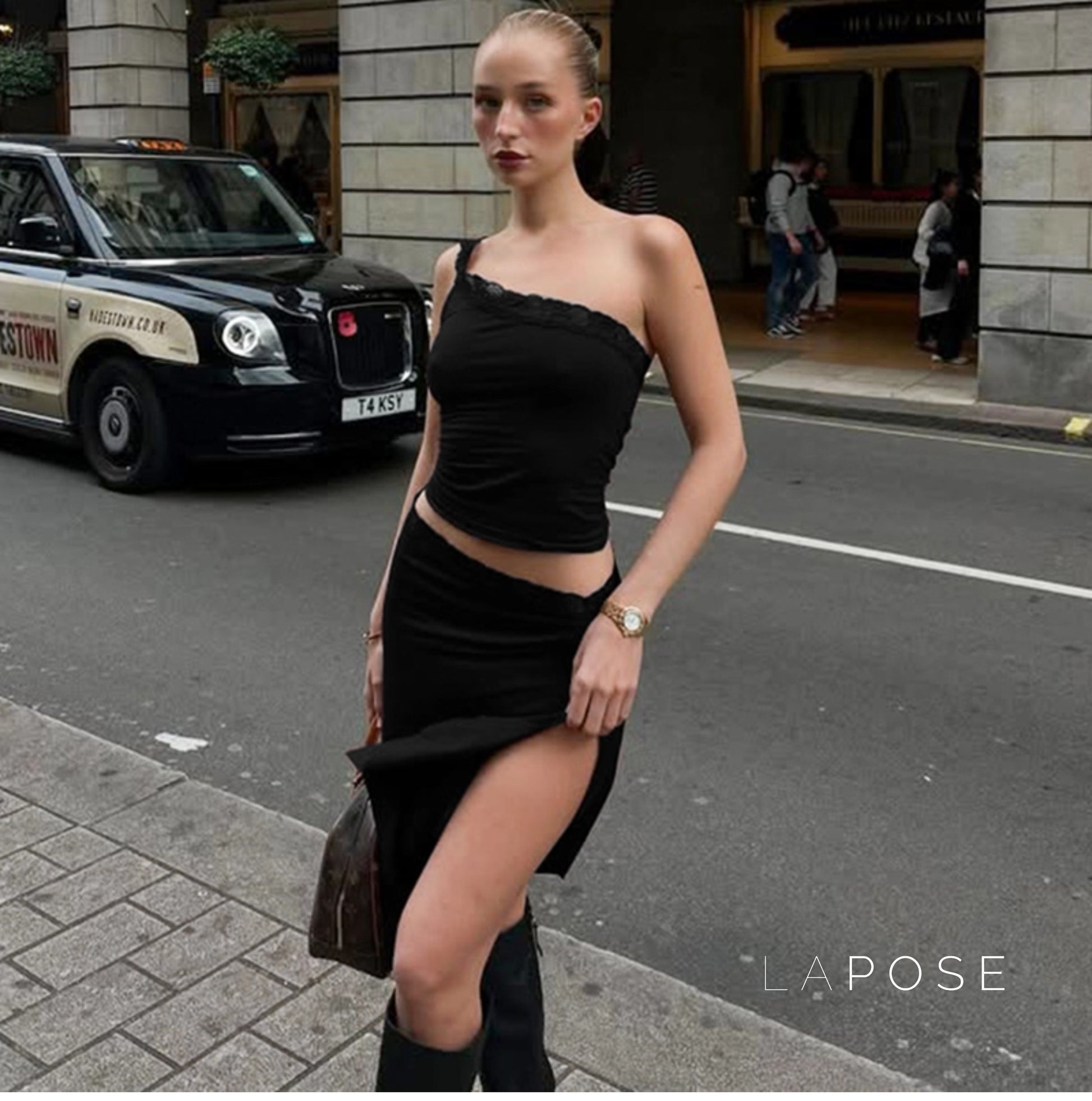 River One-Shoulder Lace Skirt Set [DHRMVKOP]