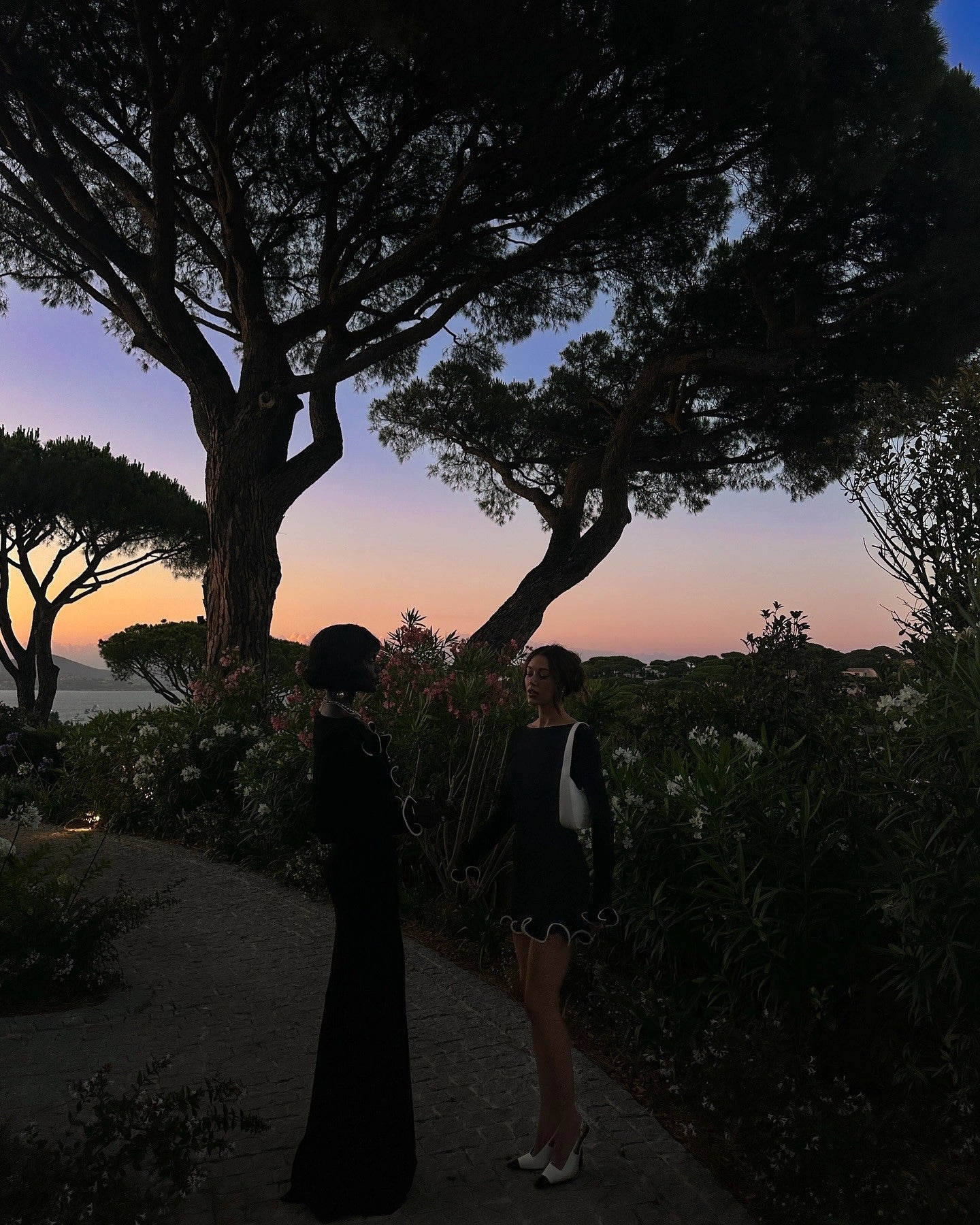 Ruffle Hem Long Sleeve Knit Mini Dress [L0KTH66Z]