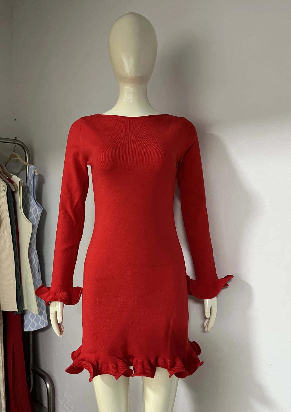 Ruffle Hem Long Sleeve Knit Mini Dress [QL7EZ0LY]