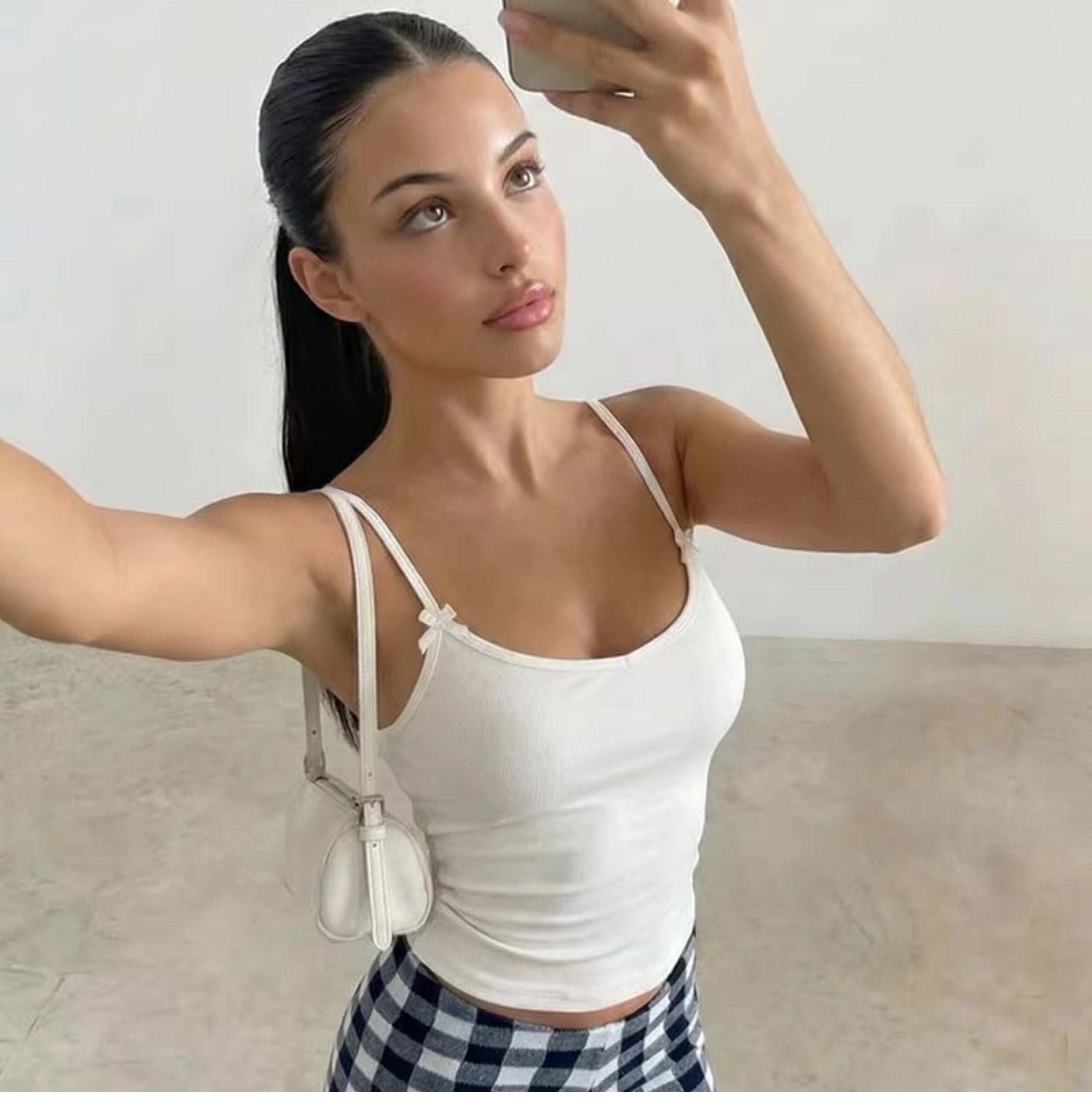 U-Neck Slim Fit Camisole [QB6K4D0T]