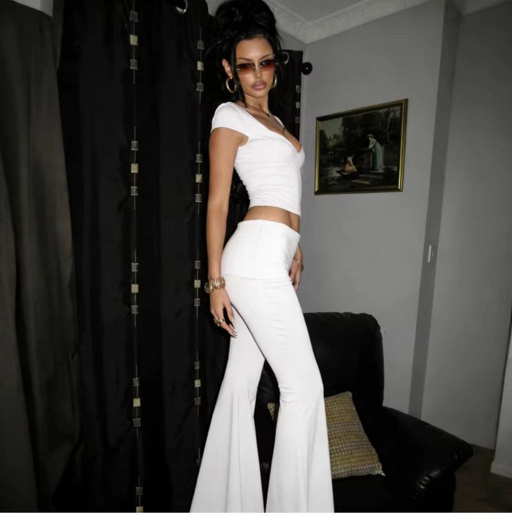 V-Neck Top & Flared Pants Set [ADRUWVH1]