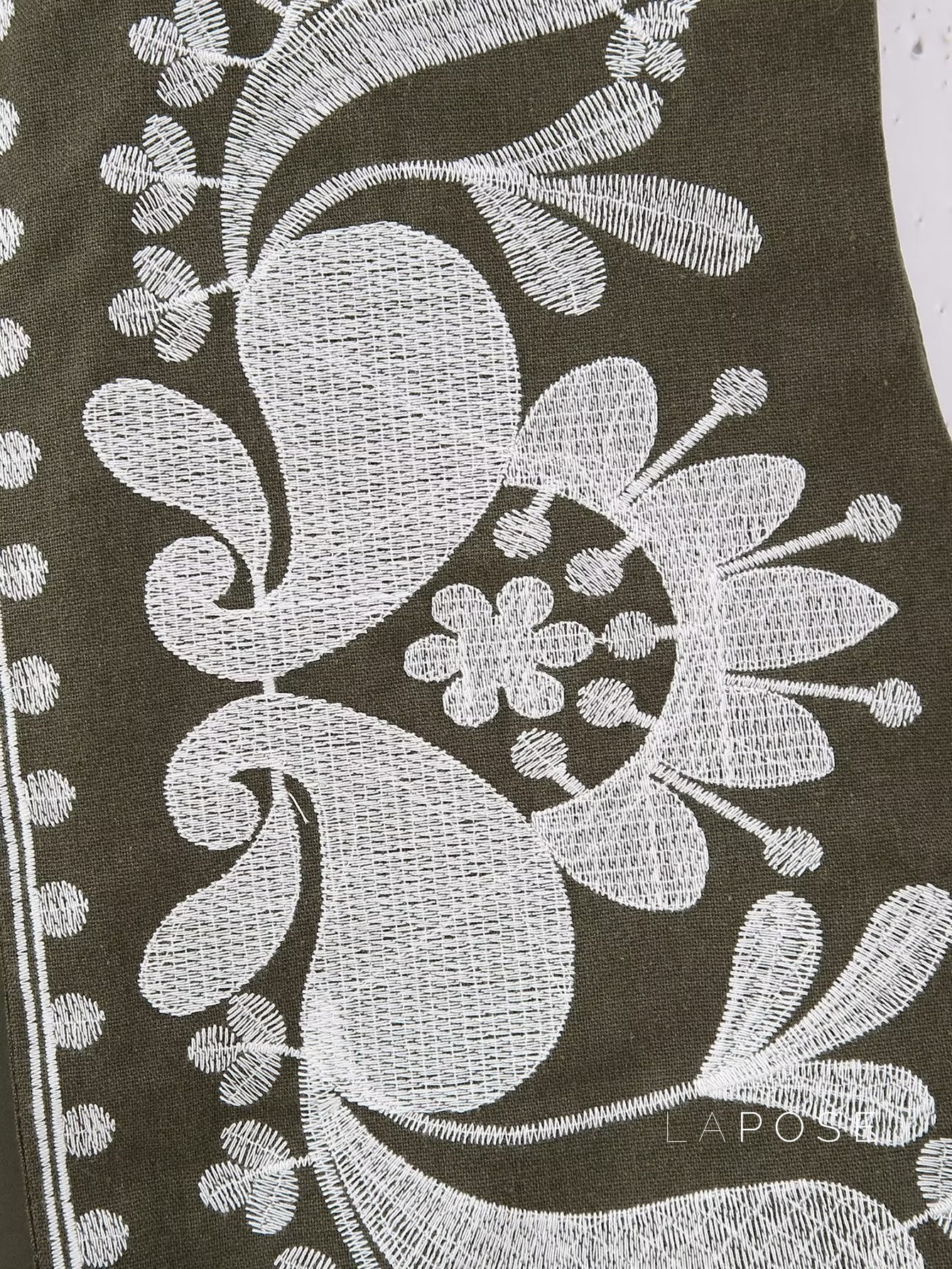 Yaneth Embroidered Crop Vest [ELV4BO3A]